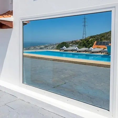 Exclusive Mountain With Heated Pool & Stunning Ocean Views *